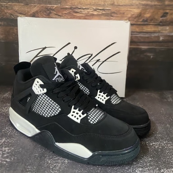 AIR JORDAN 4 RETRO WHITE THUNDER - Picture 1 of 7